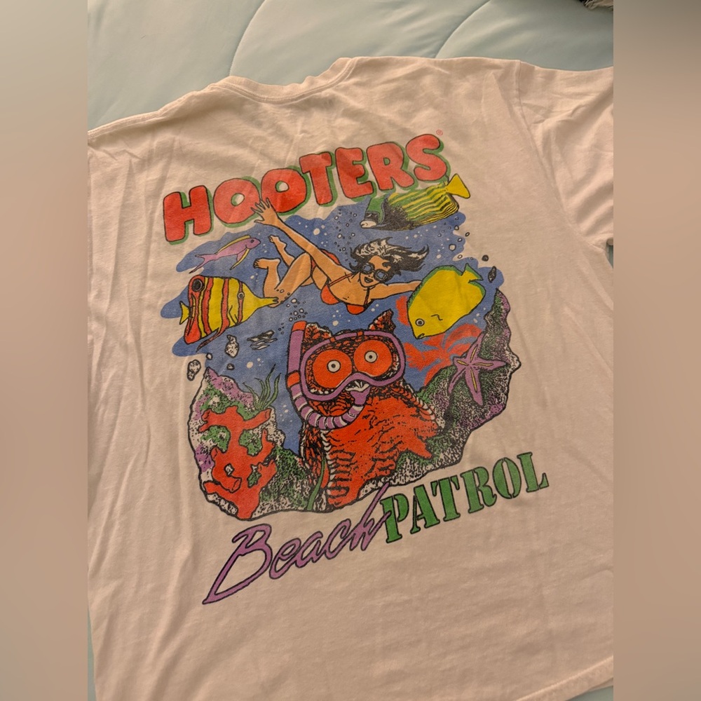 Hooters Beach Patrol graphic tee